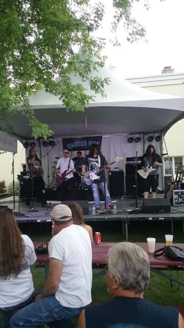 Random Riot live