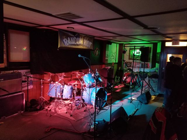 Random Riot live
